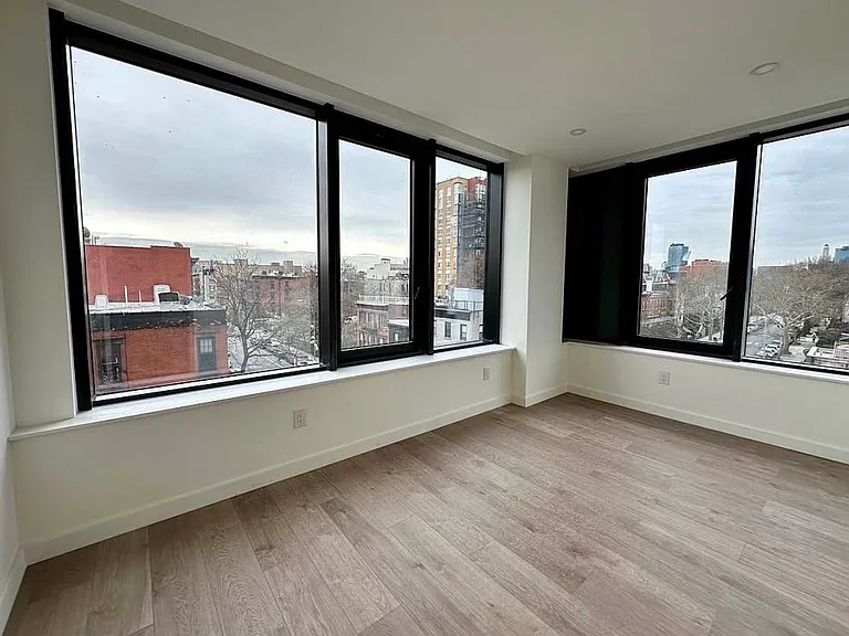 321 Franklin Ave #4A — Photo 9
