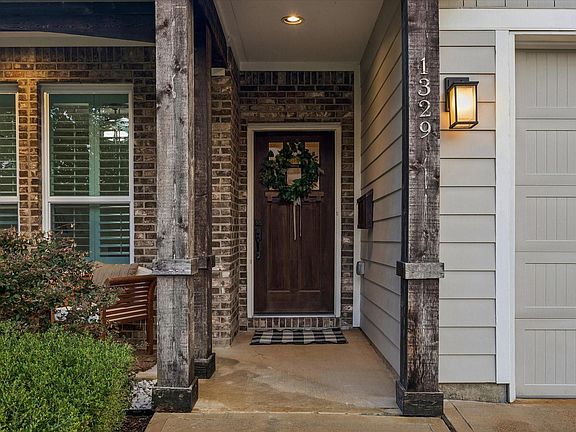 3rd image of 1329 Richelieu Ln