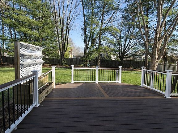 2nd image of 2323 Saratoga Pl