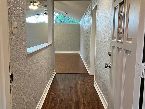 3rd image of 2032 Williamsburg Ct N