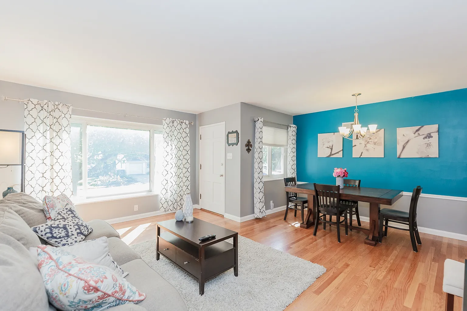 1319 Pinetree Ln photo 1
