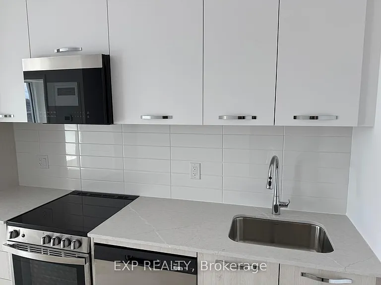 75 James St S #2513 — Photo 15