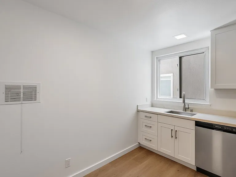 420 7th Avenue — Photo 15