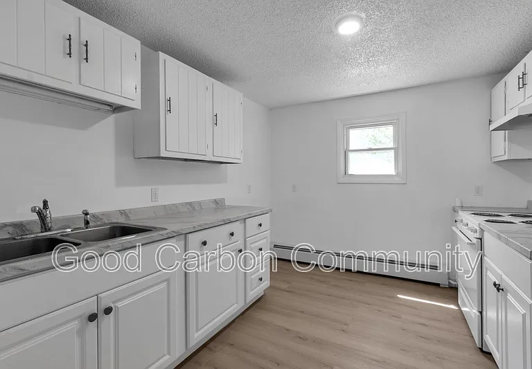 3904 Seneca St #A — Photo 4