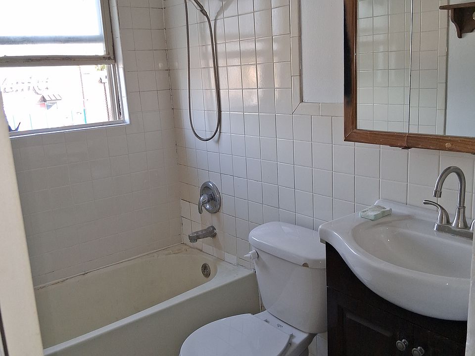 1st image of 30 E 34th St