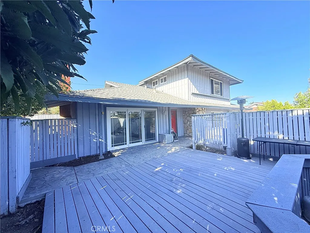 3 bed, 2.5 bath, 1500 sqft, $3,400 — Photo 1