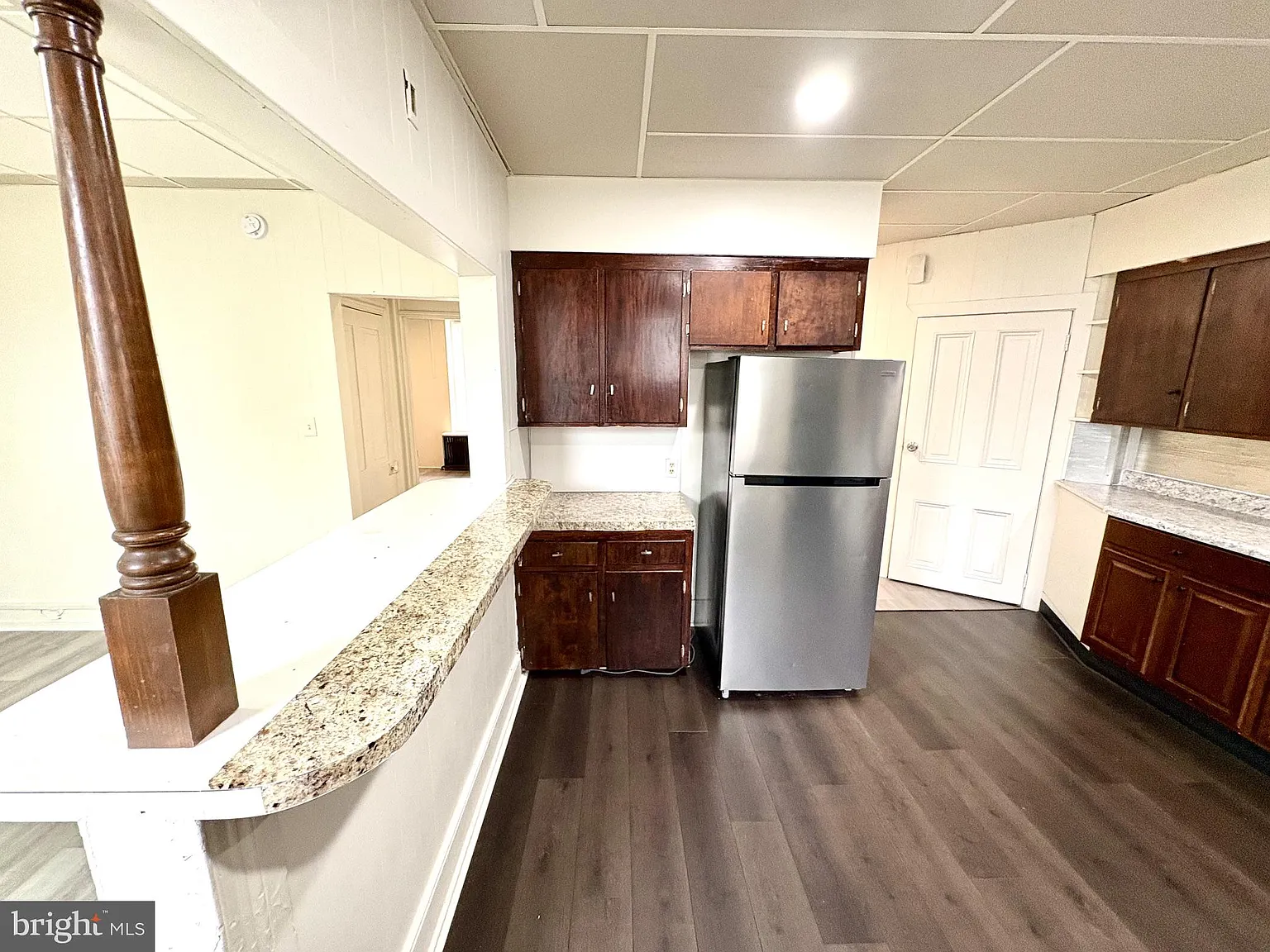 3 bed, 1.0 bath, 1998 sqft, $1,450 — Photo 2