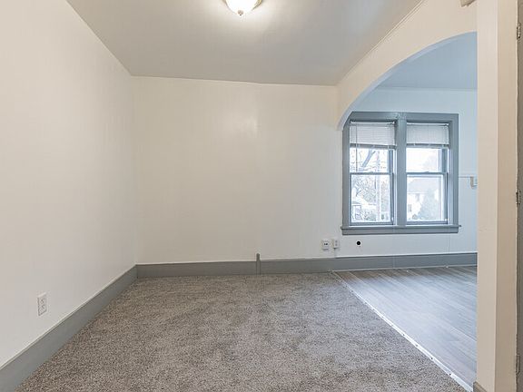 3rd image of 920 Clarke Ave #2