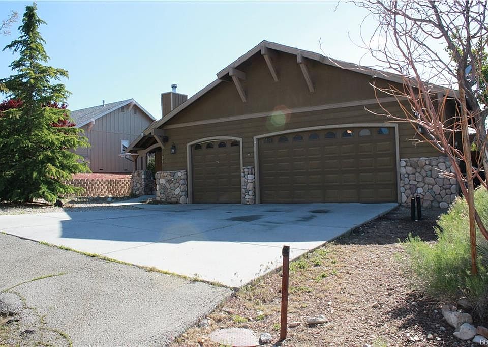 1st image of 241 Pine Ln