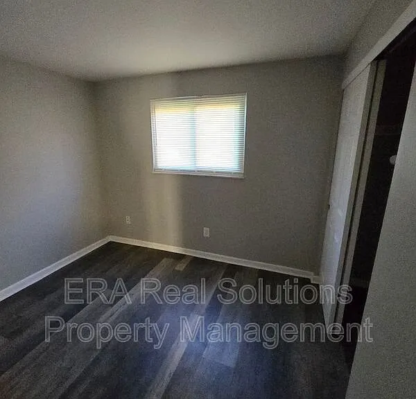 4651 Hilton Ave #B — Photo 8