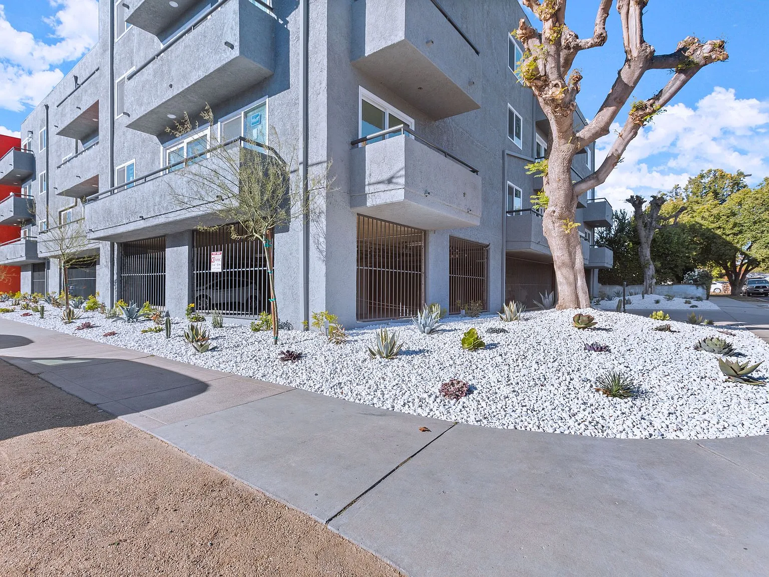 Darby Apartments — Photo 1