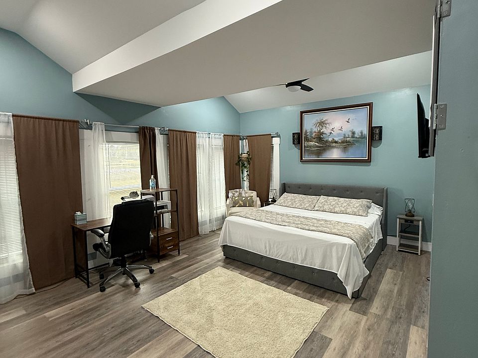 Very serene and quiet. A great place for anyone seeking peace or some time to study, recuperate or meditate.