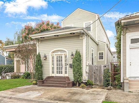 2nd image of 2305 Iberville St