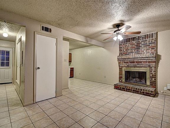 2nd image of 740 Bluebonnet Dr APT A