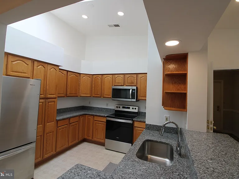 7509 Ashby Ln #N — Photo 15