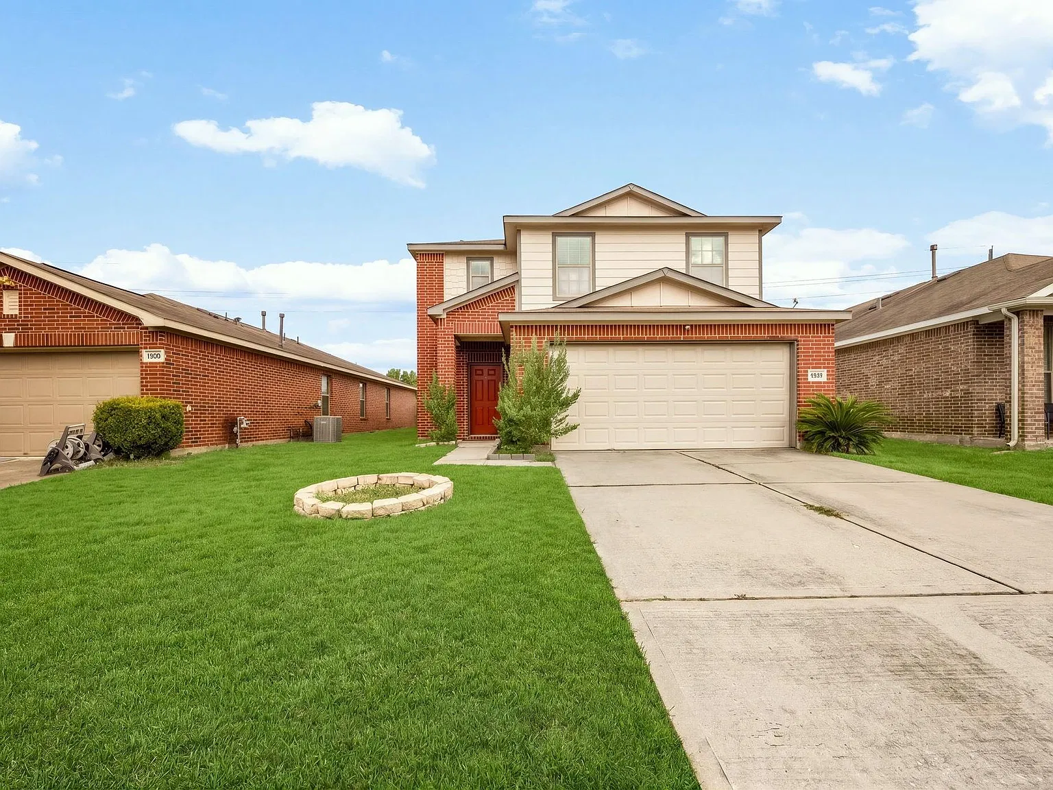3 bed, 2.5 bath, 1920 sqft, $2,200 — Photo 2