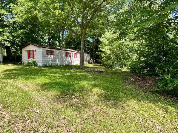 8771 Chain O Lakes Dr, Delton, MI 49046