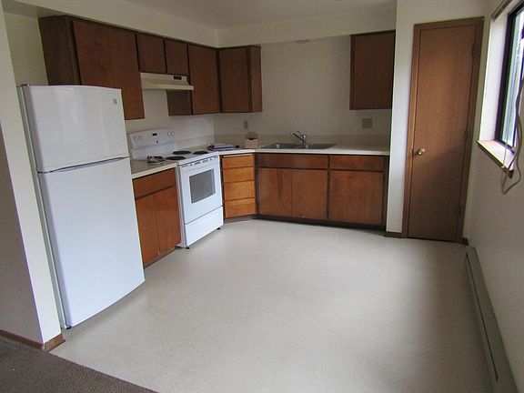 2nd image of 2424 University Ln