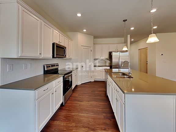 3rd image of 1802 Windsor Park Ave