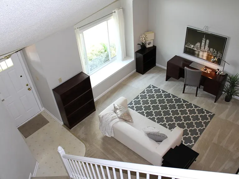 904 Bridgeford Ct — Photo 3