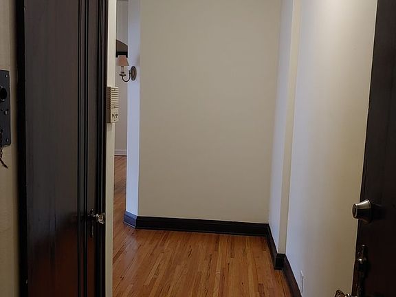 3rd image of 2120 Aldrich Ave S APT 307