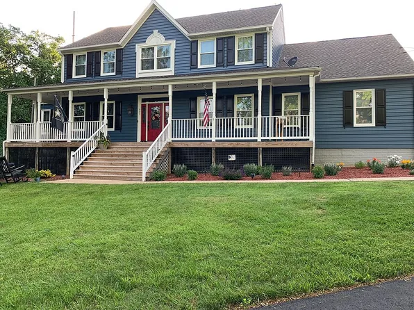 902 Saint Anne Dr, Street, MD 21154