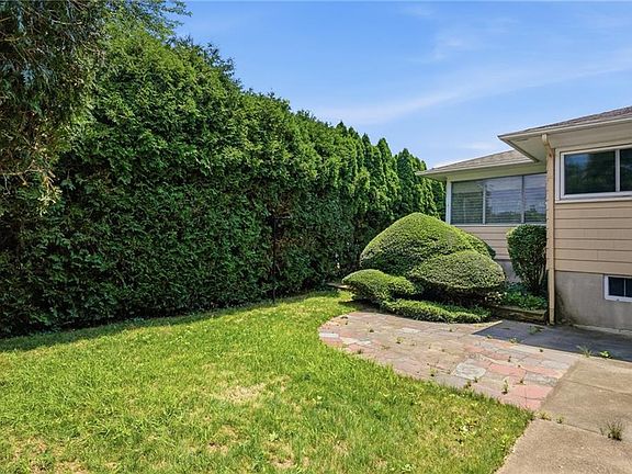 4th image of 183 Lawn St