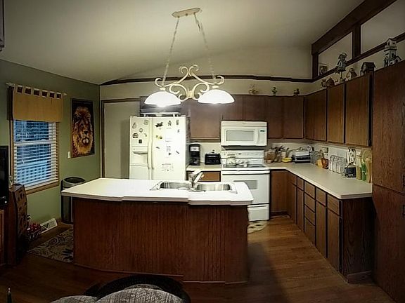 4th image of 8442 Small Ave