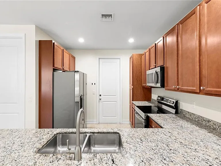 7797 Bristol Cir — Photo 17