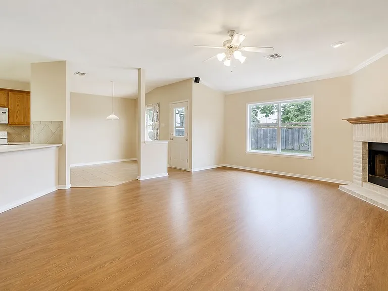 2100 Mir Woods Dr — Photo 5