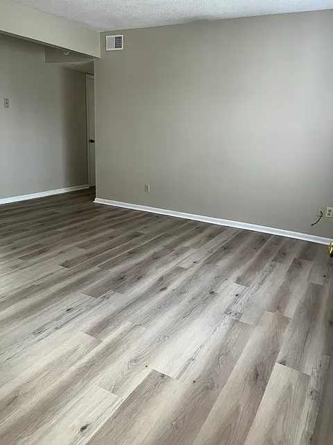 2 bed, 900 sqft, $900 — Photo 2