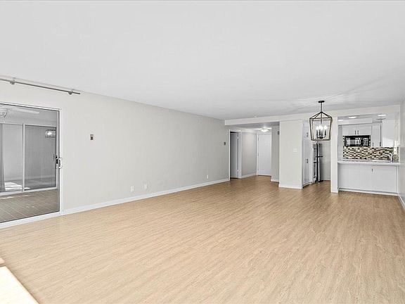 5th image of 639 Paseo De La Playa Unit 103