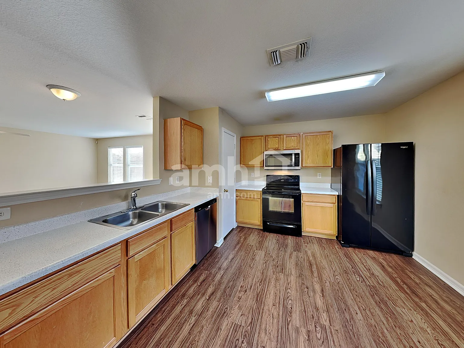 4 bed, 2.5 bath, 1828 sqft, $1,775 — Photo 3