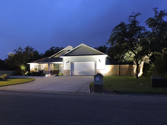 3rd image of 471 Augusta Dr