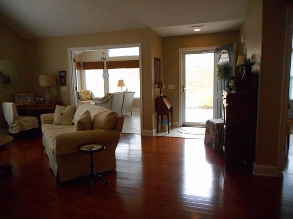 3rd image of 122 Avonlea Pl #20B