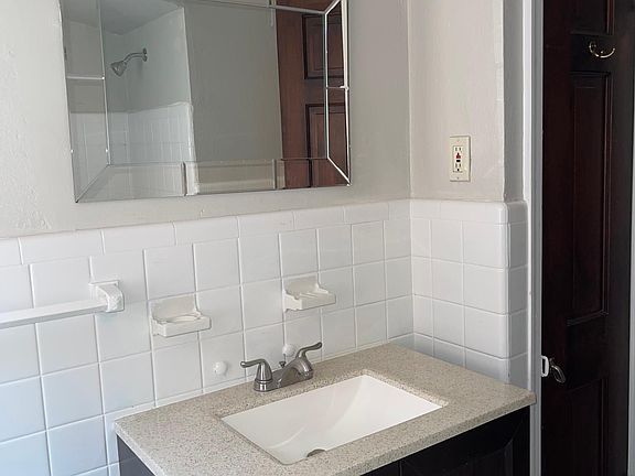 5th image of 6309 Sutherland Ave #1F