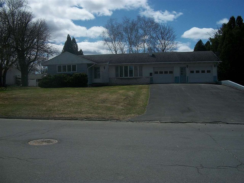 1st image of 10 Sherwood Dr