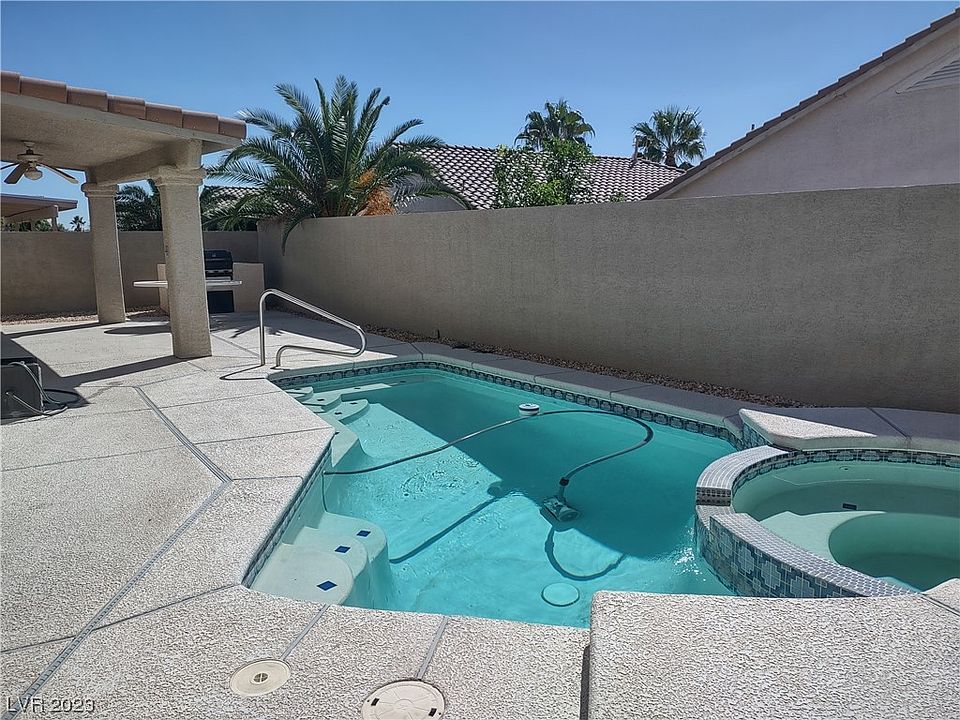 2nd image of 7989 Timber Horn Ct