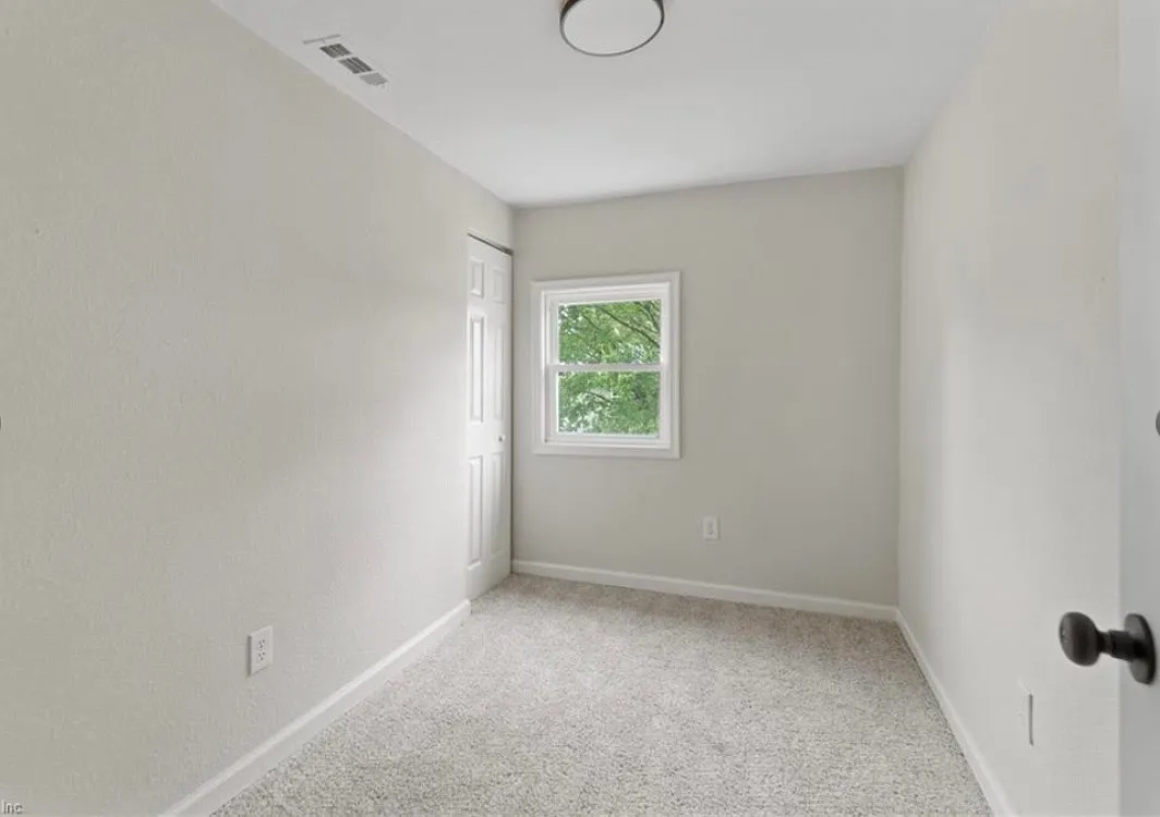 3 bed, 800 sqft, $1,800 — Photo 4