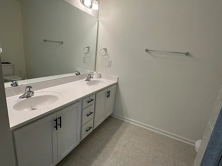 423 Bassett Ln — Photo 7