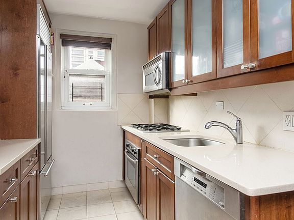4th image of 1329 2nd Ave #17PV