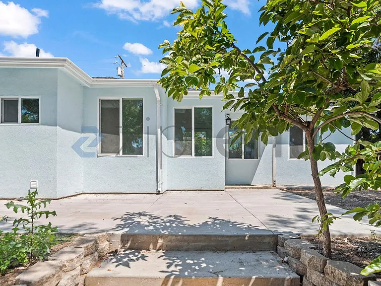 640 Plomosa Ct #B — Photo 2