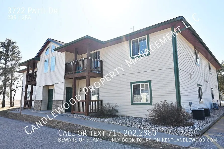 Pet Friendly Upper 2bed/2bath Apartment Available November 1st! — Photo 3