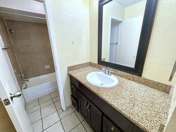 4th image of 752 Memorial Mews St #752D