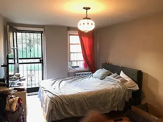 Rented by Zikos Realty Services