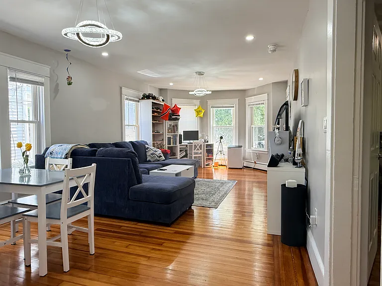 21 Waverly St #1 — Photo 7