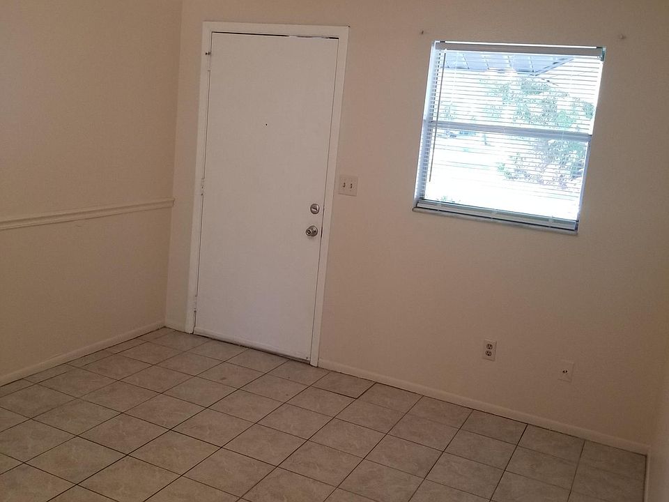1st image of 600 Saint Petersburg Dr W