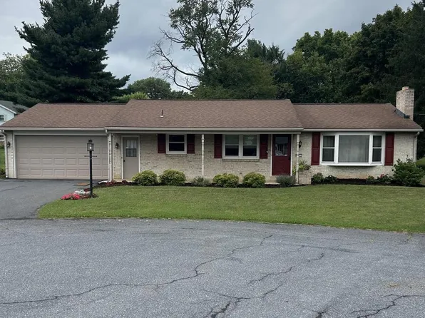 809 Sentz Dr, Mount Joy, PA 17552