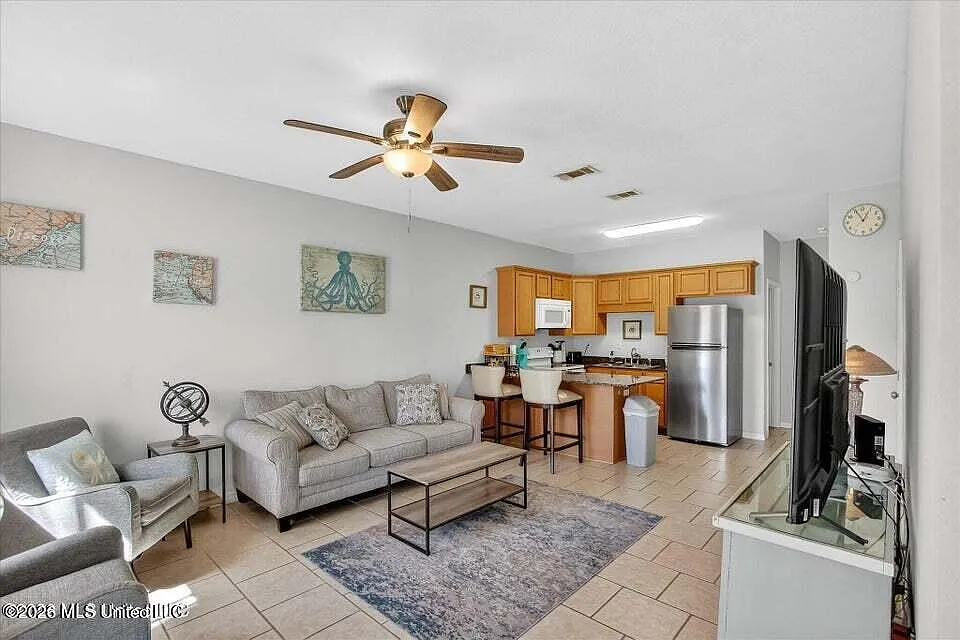 3 bed, 3.0 bath, 1156 sqft, $2,000 — Photo 4