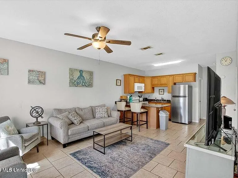 1283 Century Oaks Dr #B — Photo 4